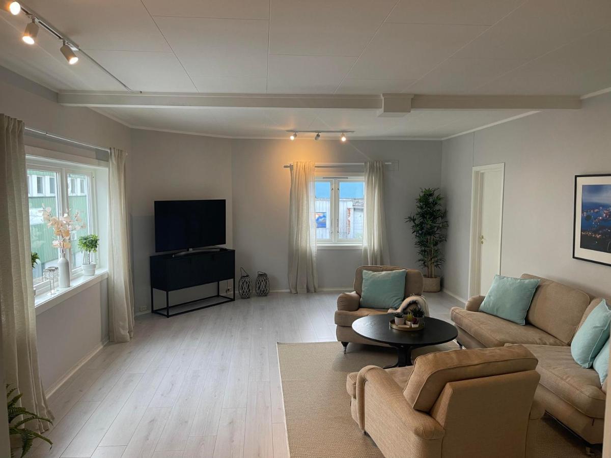 Romslig Leilighet Sentralt I Svolvaer Sentrum Exteriér fotografie